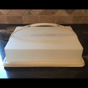 Tupperware Rectangular Cake Cupcake Taker/Carrier